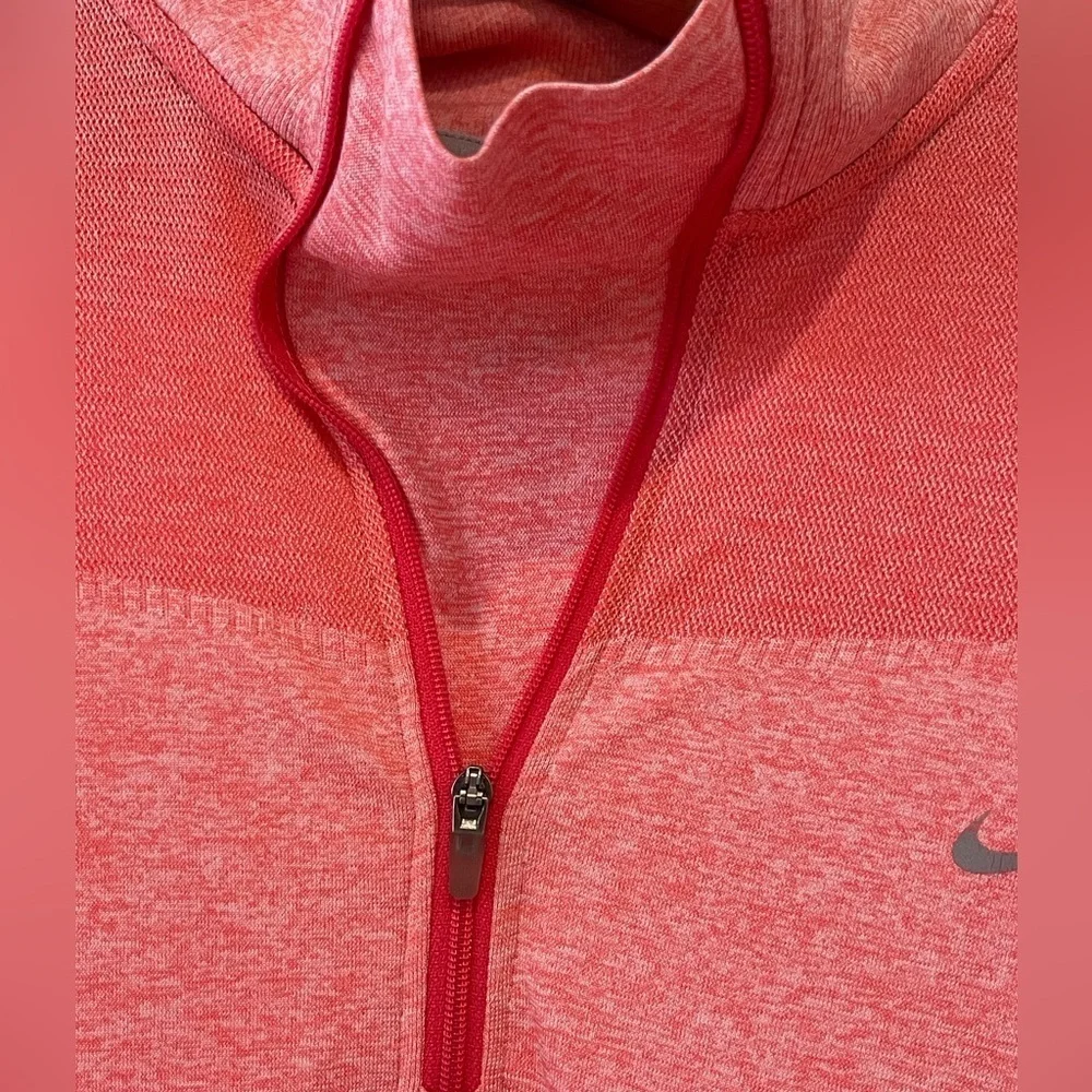 🔥❤️NIKE Running zip up top size Small in beautiful shade coral/red. NICE!